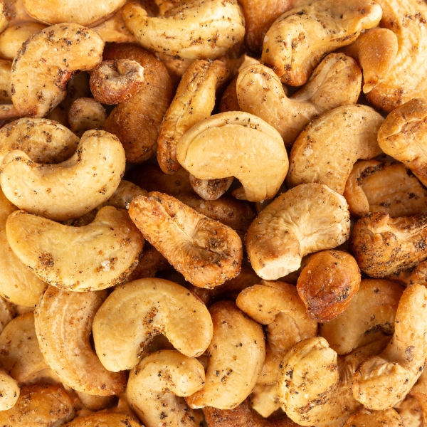 Roasted cashews with summer truffle and a touch of Guérande salt