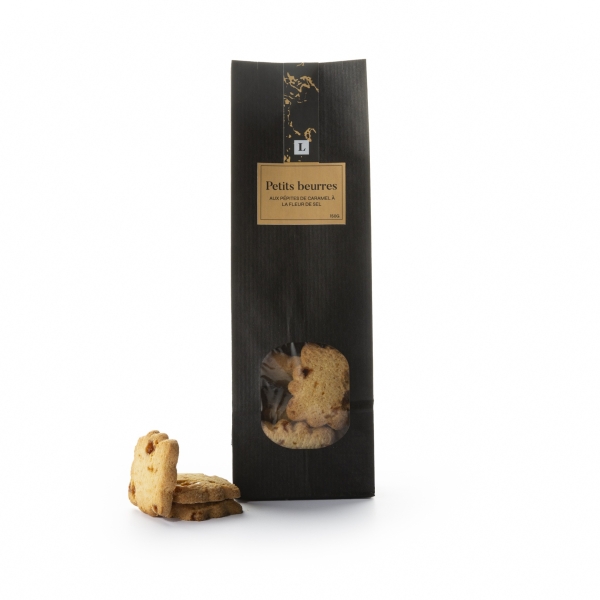 Shortbread Cookies with salted caramel chips