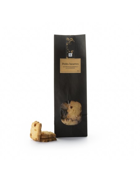 Shortbread Cookies with salted caramel chips